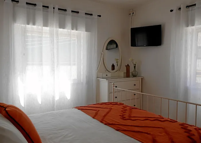!Private Outdoor Area! 300M-Beach, 3Br No Stairs